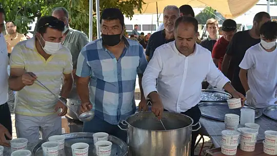 İksirci Tezcan'dan aşure etkinliği