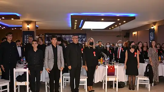 Girne Koleji Cumhuriyet balosunda bir araya geldi