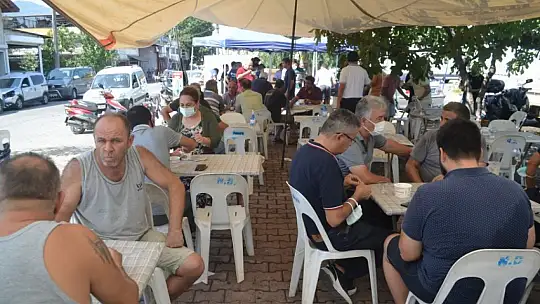 İksirci Tezcan'dan aşure etkinliği