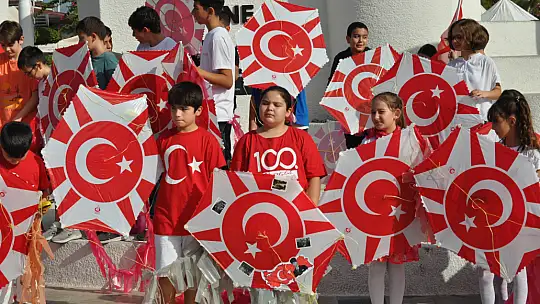 Cumhuriyetin 100.Yılına Özel 100 Uçurtma Uçurdular