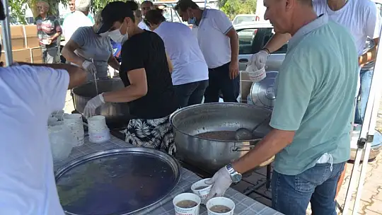 İksirci Tezcan'dan aşure etkinliği