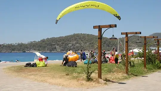 Özel öğrenciler teleferik ve yamaç paraşütü keyfi yaşadı