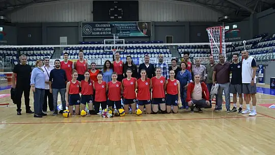 Başkan Çoban'dan filenin sultanlarına ziyaret