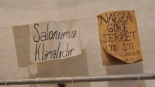 Kar Şerbeti Satarak Öğrencilere Destek Oluyor