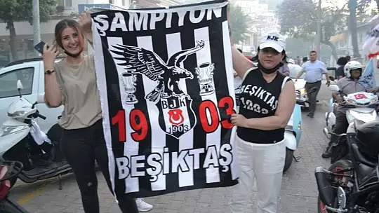 Beşiktaşlı taraftarlardan şampiyonluk konvoyu