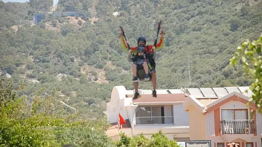 Özel öğrenciler teleferik ve yamaç paraşütü keyfi yaşadı
