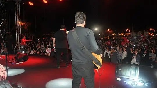 C'NB ve COVERMAN'den Cumhuriyet konseri