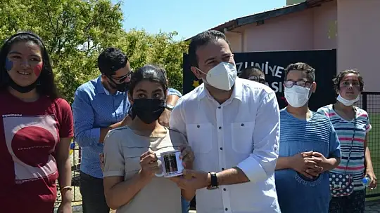 Özel öğrencilerin mezuniyet sevinci