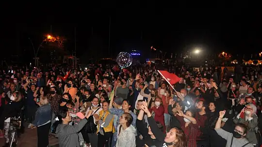 C'NB ve COVERMAN'den Cumhuriyet konseri