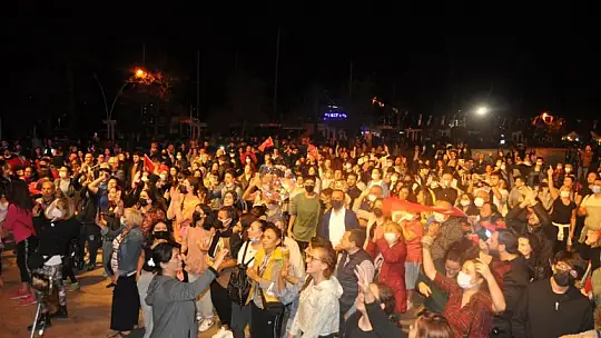 C'NB ve COVERMAN'den Cumhuriyet konseri