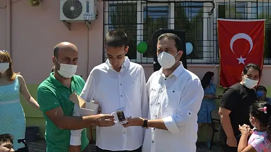 Özel öğrencilerin mezuniyet sevinci