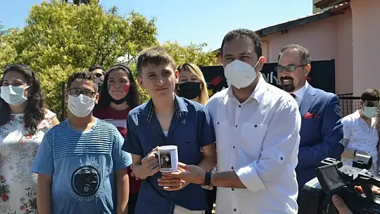 Özel öğrencilerin mezuniyet sevinci