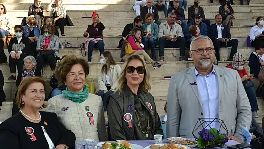 Türk kadınlar Birliği 50. Yılını kutladı