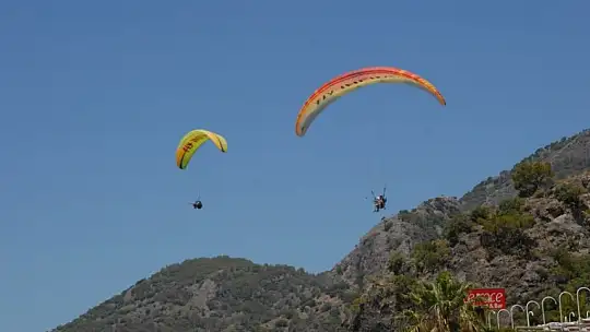Özel öğrenciler teleferik ve yamaç paraşütü keyfi yaşadı