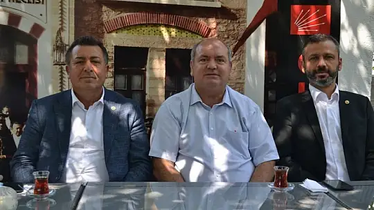 CHP'li Vekiller, Fethiye İlçe Binası'nda partili ile buluştu