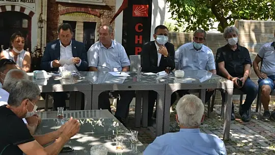 CHP'li Vekiller, Fethiye İlçe Binası'nda partili ile buluştu