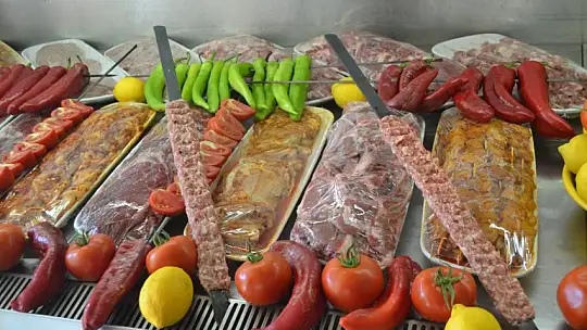 'Kırmızı Beyaz Et Restaurant' misafirlerini bekliyor