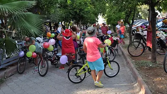 Fethiye'de 'Süslü Kadınlar Bisiklet Turu' gerçekleşti