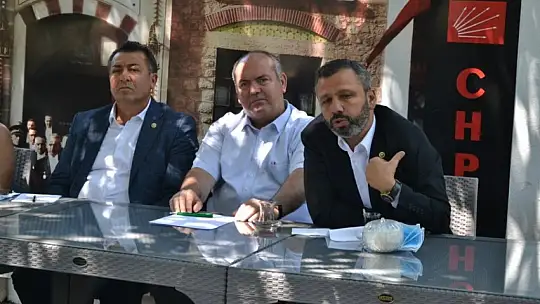 CHP'li Vekiller, Fethiye İlçe Binası'nda partili ile buluştu