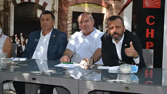 CHP'li Vekiller, Fethiye İlçe Binası'nda partili ile buluştu