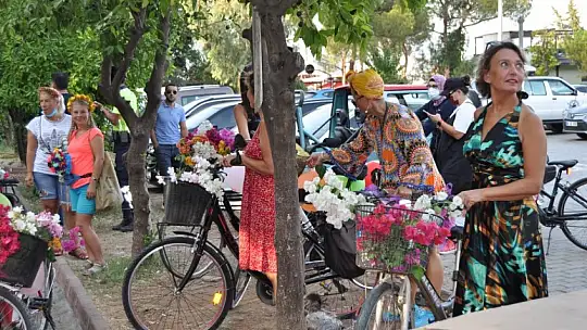 Fethiye'de 'Süslü Kadınlar Bisiklet Turu' gerçekleşti