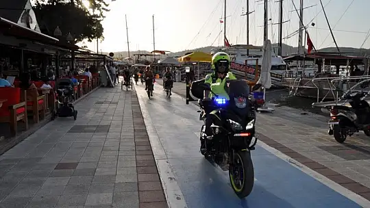 Fethiye'de 'Süslü Kadınlar Bisiklet Turu' gerçekleşti