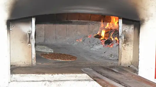 'Kırmızı Beyaz Et Restaurant' misafirlerini bekliyor