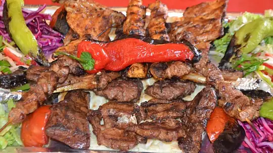 'Kırmızı Beyaz Et Restaurant' misafirlerini bekliyor