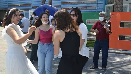 Karaca nikah kıydı, normalleşme bekleniyor