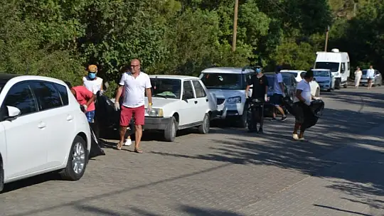 Ölüdeniz'de bayram sonu çevre temizliği yapıldı
