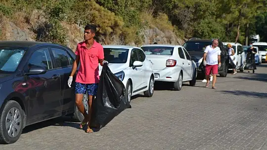 Ölüdeniz'de bayram sonu çevre temizliği yapıldı