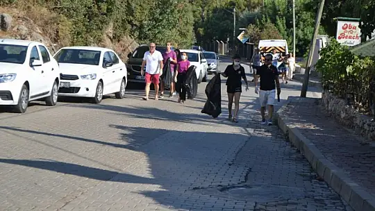 Ölüdeniz'de bayram sonu çevre temizliği yapıldı