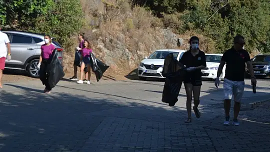 Ölüdeniz'de bayram sonu çevre temizliği yapıldı