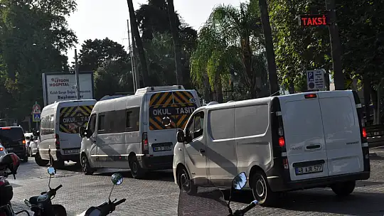 Tur Araçları Trafiği Kilitledi