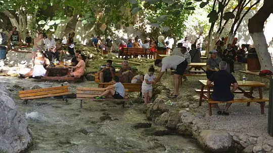 Saklıkent Kanyonuna turistler akın ediyor