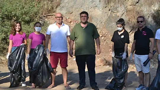 Ölüdeniz'de bayram sonu çevre temizliği yapıldı