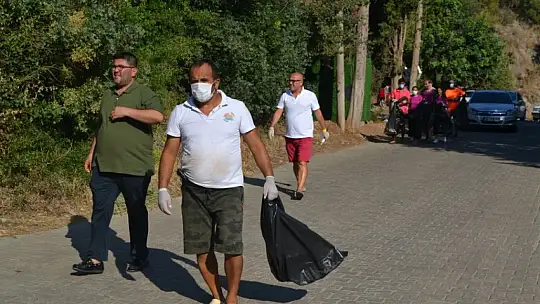 Ölüdeniz'de bayram sonu çevre temizliği yapıldı