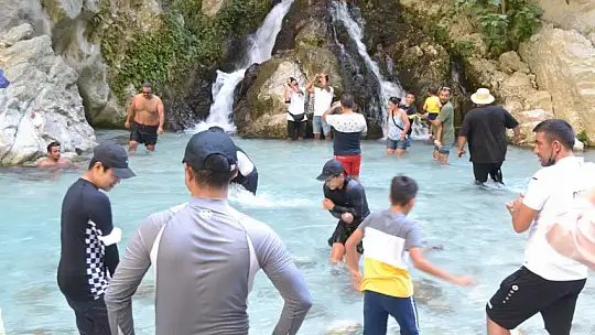 Saklıkent Kanyonuna turistler akın ediyor