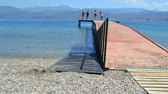 Büyük Samanlık Plajı Engelsiz Plaj olarak da hizmet veriyor