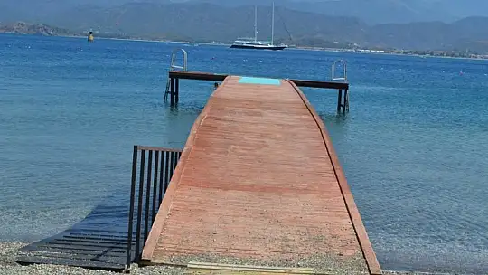 Büyük Samanlık Plajı Engelsiz Plaj olarak da hizmet veriyor