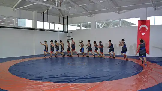 Fethiyeli Güreşçilerden 8 Altın Madalya