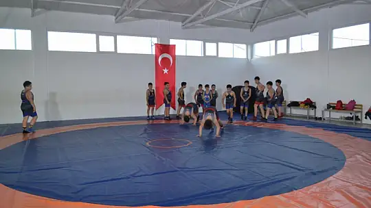 Fethiyeli Güreşçilerden 8 Altın Madalya