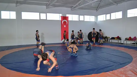 Fethiyeli Güreşçilerden 8 Altın Madalya