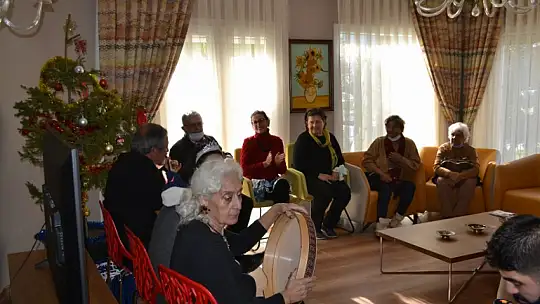 Engelleri Aşan Okul'dan Yaşlılara Ziyaret