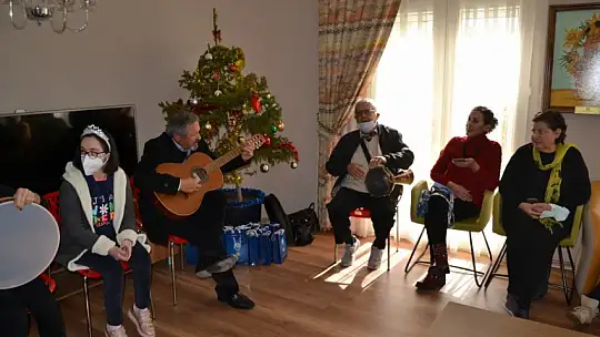 Engelleri Aşan Okul'dan Yaşlılara Ziyaret