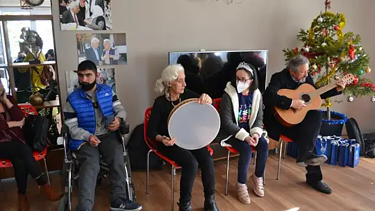 Engelleri Aşan Okul'dan Yaşlılara Ziyaret