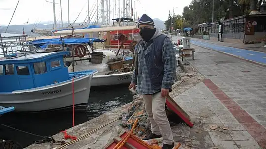 Balıkçılar kayıklarında bekledi