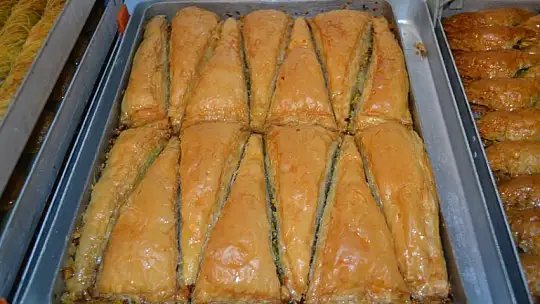 Fethiye'de Bayram Öncesi Tatlı Yoğunluğu