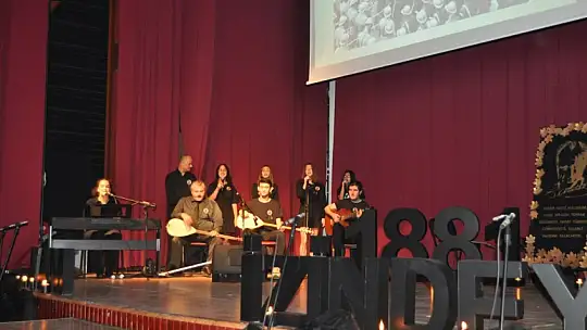 10 Kasım Atatürk'ü anma etkinliğinde duygu dolu anlar yaşandı