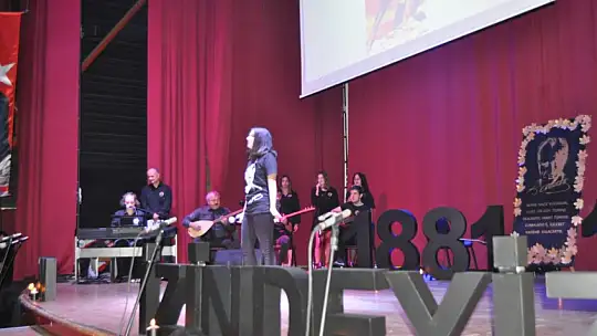 10 Kasım Atatürk'ü anma etkinliğinde duygu dolu anlar yaşandı